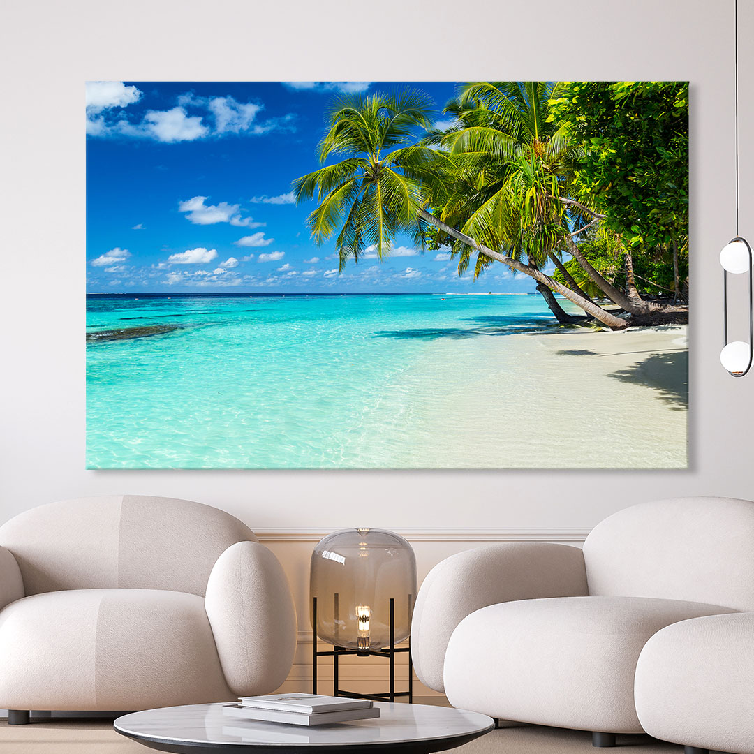 Kokospalmen am tropischen Strand