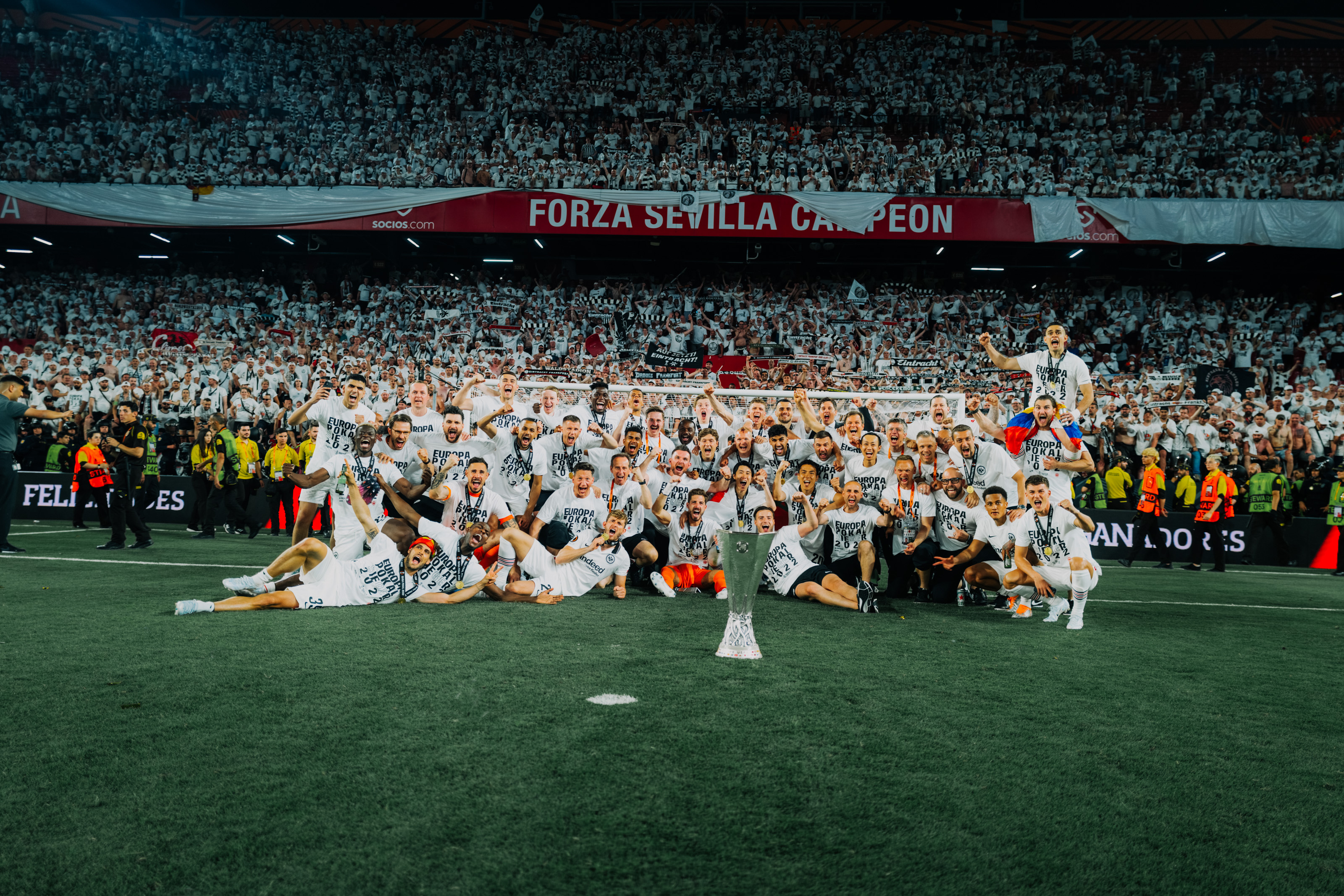 Siegerfoto Eintracht Frankfurt UEFA Europa League 2021/2022